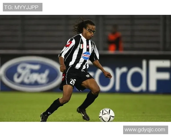 全球足坛最强十位足球明星的巅峰对决与传奇故事揭秘