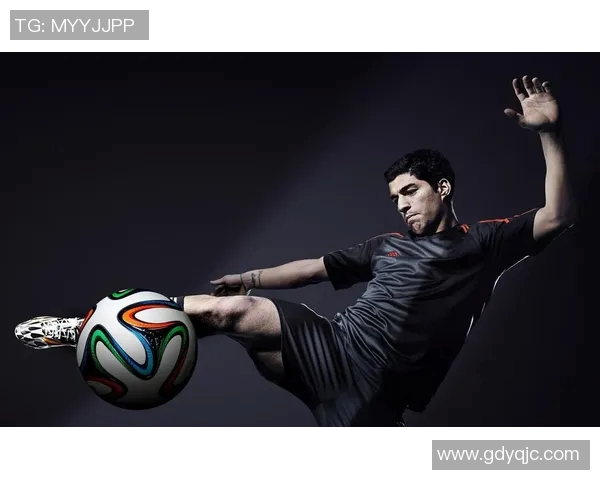 哪个足球明星在奢华生活中依然保持节俭的态度和生活方式呢