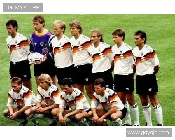 足球明星复古穿搭推荐让你重温经典风格与时尚魅力的完美结合 足球明星复古穿搭推荐让你重温经典风格与时尚魅力的完美结合